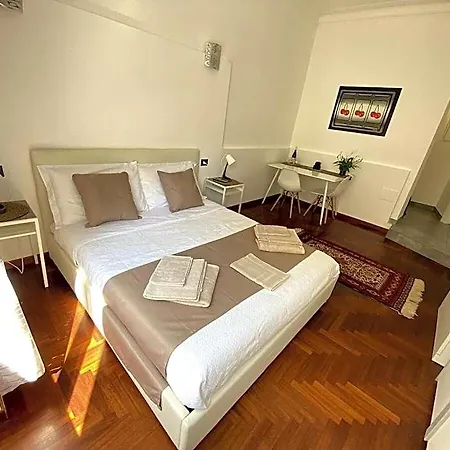 Two Steps From San Pietro Rom